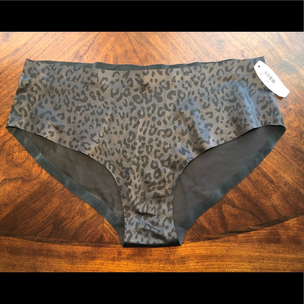 NWT Victoria Secret Seamlessly Panty
